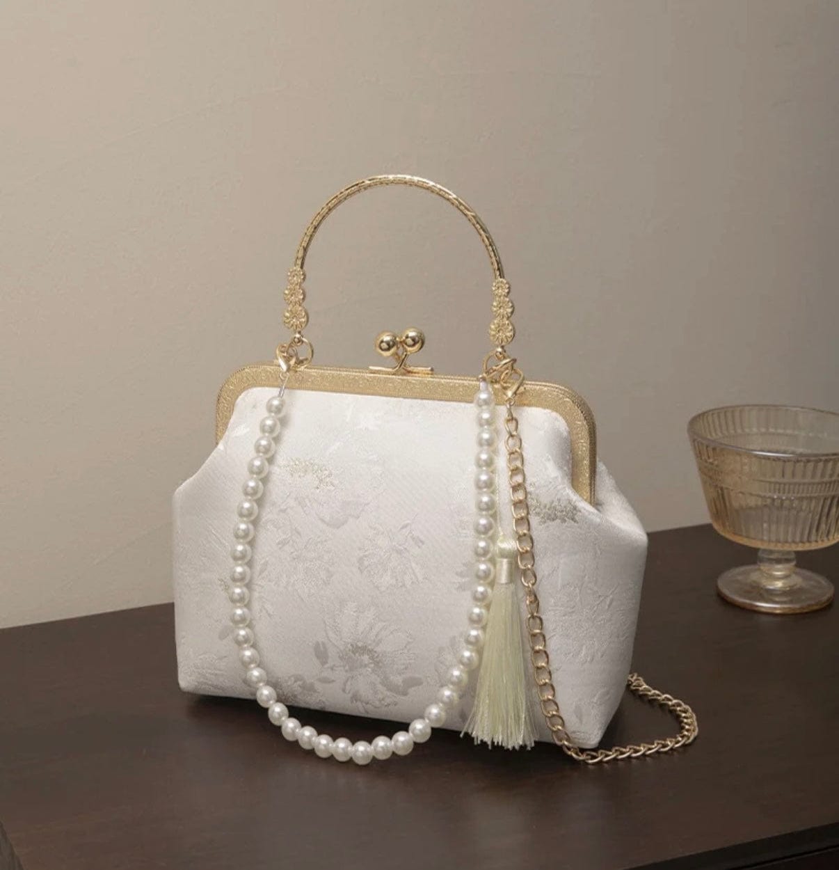 Jade Clasp Bag Dynasty luxury green purse close-up 1