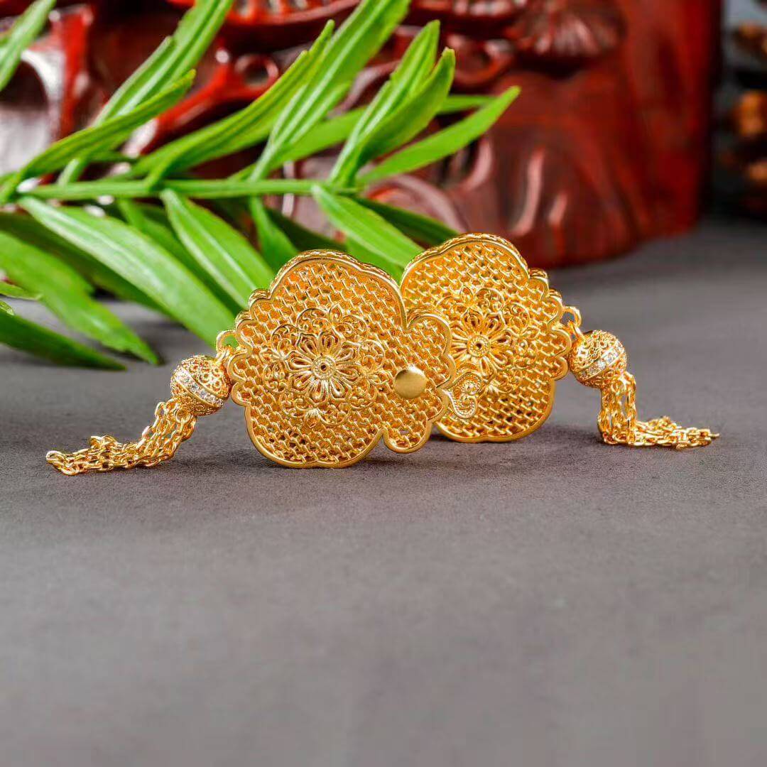 ruyi knot fortune pendant front view