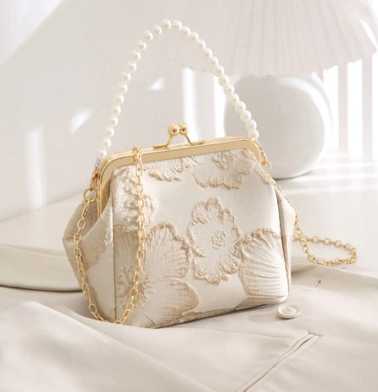 Pearl clutch bag - A nacreous treasure